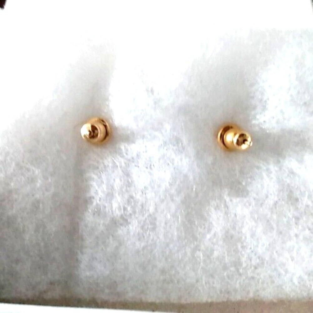 Gold Tone Dangle Engraved Earrings Letter L Fashion Jewelry Drop Shape NEW Boxed - Picture 2 of 2